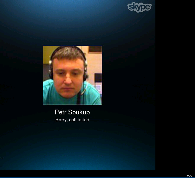 Pozorovací Skype na virtuálu mi oznamuje ze hovor na mé Skype jméno u mne doma na desktopu selhal. Kuriózní je, že mi při tom jednou zazvonil na mobilu a poté opět zmlknul.